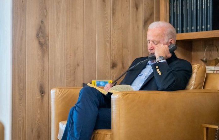 Biden llama a Trump a que reconsidere la imposición arancelaria del 25% a México y Canadá