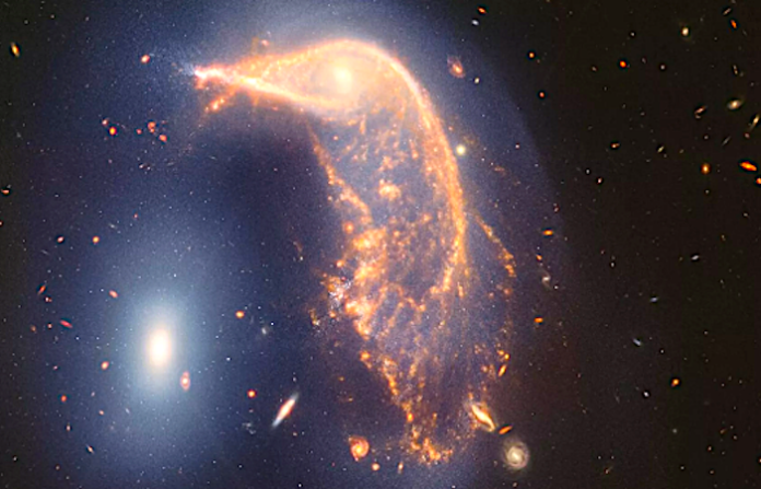 El telescopio James Webb capta un encuentro de dos galaxias en una forma muy inusual