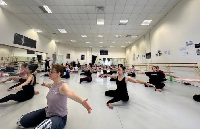 Actualizan maestras de UANL su conocimiento de la técnica Graham