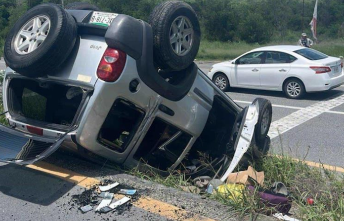 Volcadura deja una persona sin vida y seis heridas en Montemorelos