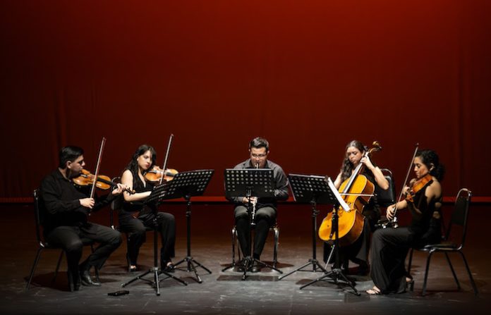 Entran audiencias en un mágico universo musical “Entre luz y sombras”