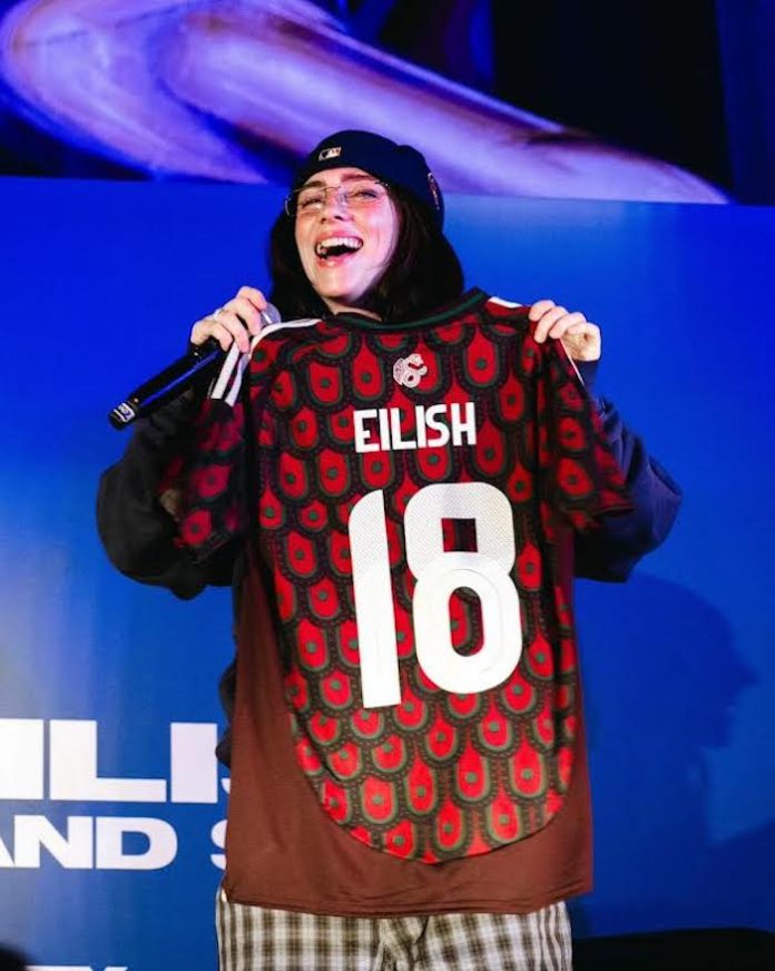 Billie Eilish conquista a sus fans en la Ciudad de México con todo y lluvia