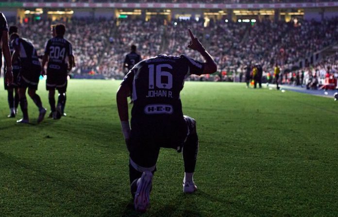 Rayados vence al Querétaro 2-1