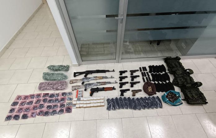 Aseguran armas y drogas en San Nicolás