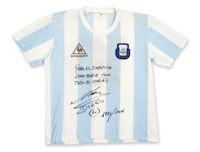 Subastan la camiseta de Maradona de la Copa Mundial de Fútbol de 1986