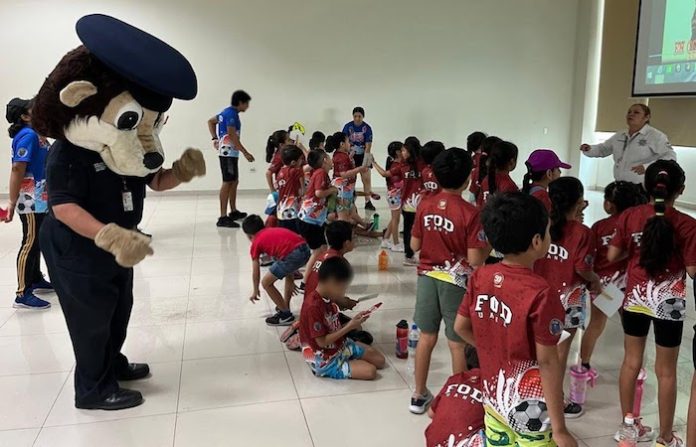 Colabora Tránsito de Monterrey en campamentos de verano de la UANL