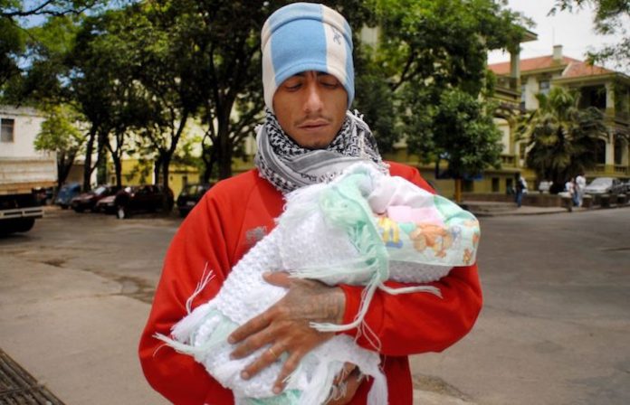 Uruguay se convierte en el país sudamericano con más días de licencia por paternidad