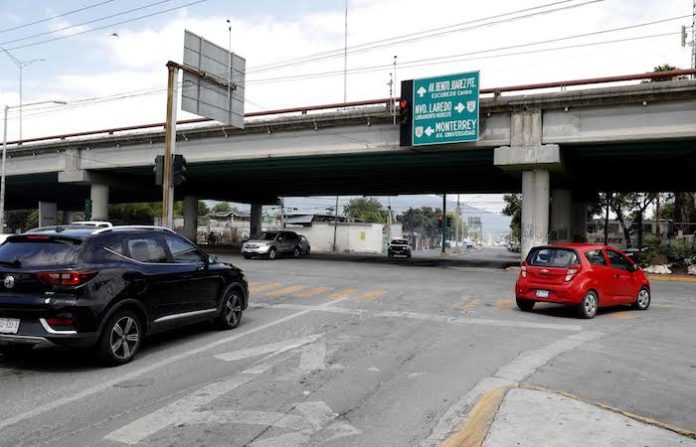 Alistan en Escobedo cierre de lateral Carretera a Laredo y cruce con avenida Juárez