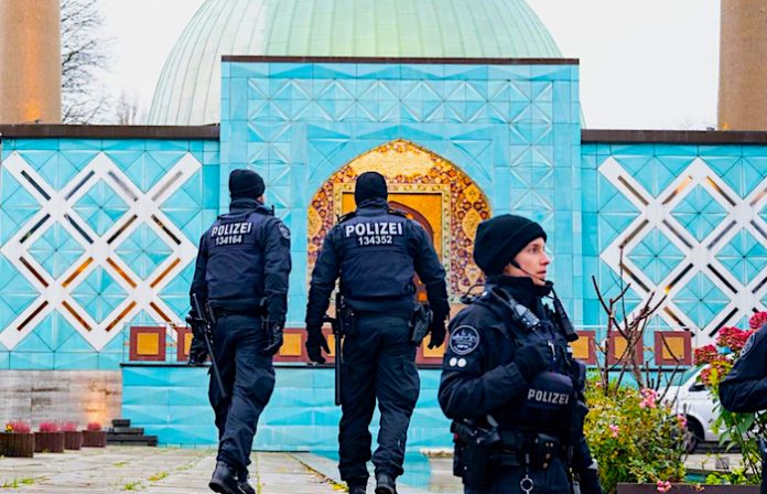 Musulmanes piden preservar la mezquita del prohibido Centro Islámico de Hamburgo