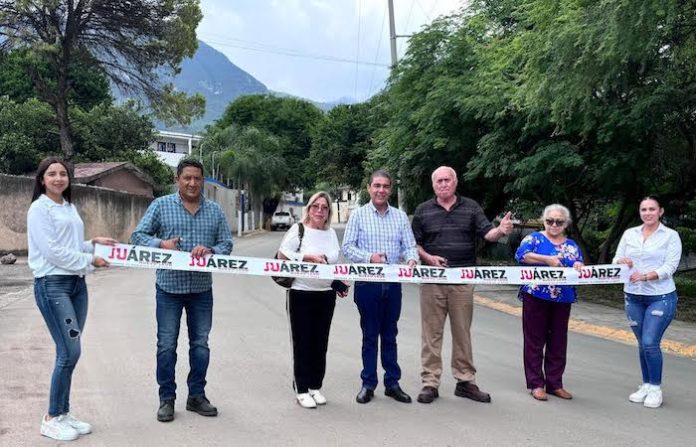 Inaugura Francisco Treviño pavimentación en Jardines de la Silla