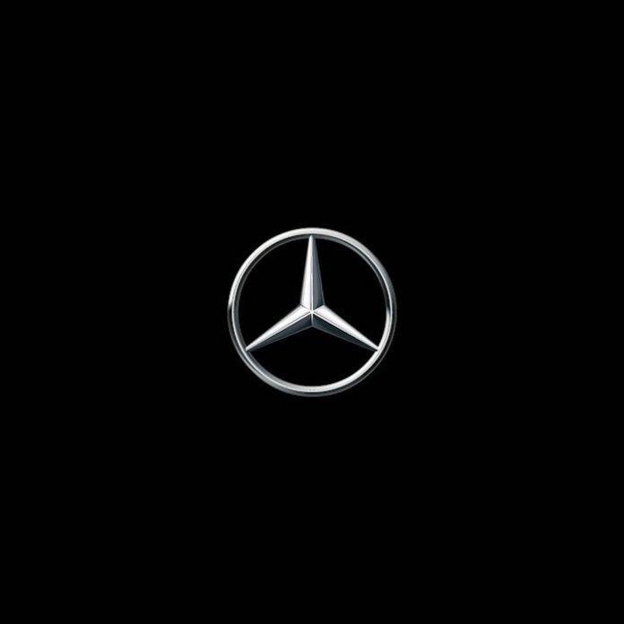 Miles de empleados de Mercedes-Benz en Alemania protestan contra venta de concesionarios