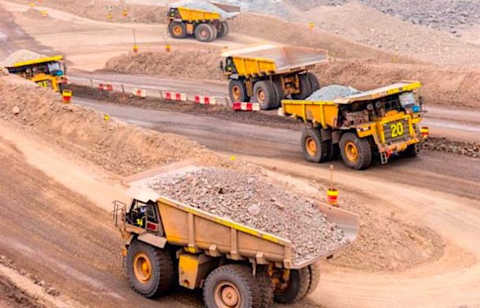 Agricultores peruanos rechazan reinicio de obras en discutido proyecto de minera mexicana