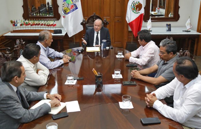 Acuerda Estado mesas de diálogo con transportistas