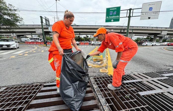Refuerza Limpialeon operativo en drenaje pluvial metropolitano