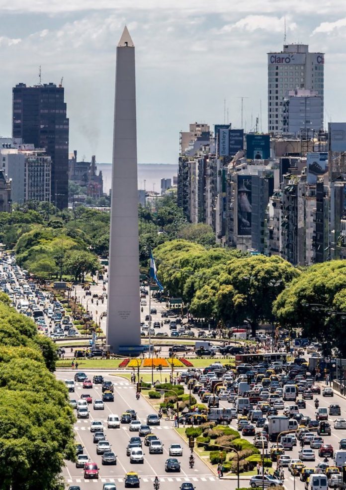 Argentina expulsa a uruguayo con 3 hijos nacidos en el país en violación de la ley vigente
