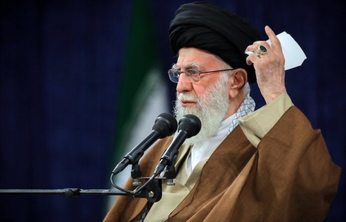 El líder supremo iraní ordena golpear directamente a Israel por el asesinato de Haniya