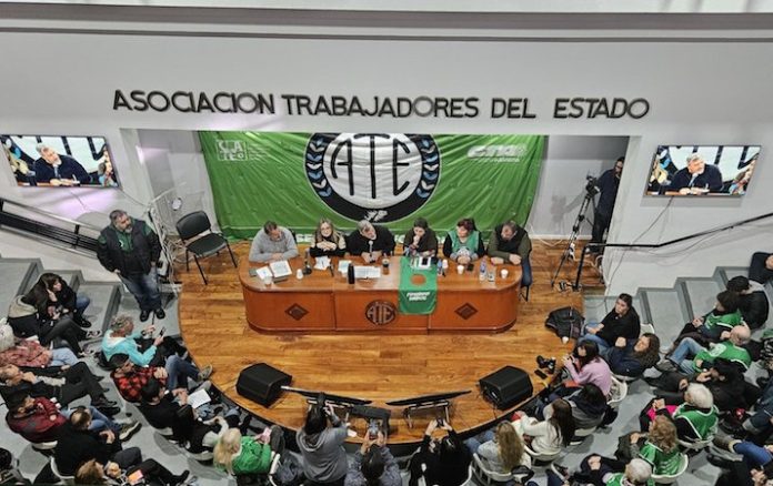 Gobierno de Argentina ejecutó 25.000 despidos en el Estado en seis meses