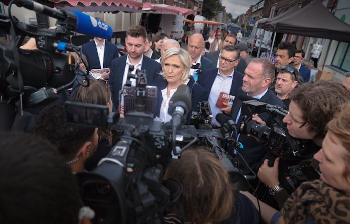 Le Pen espera que su partido pueda obtener la mayoría en el Parlamento francés