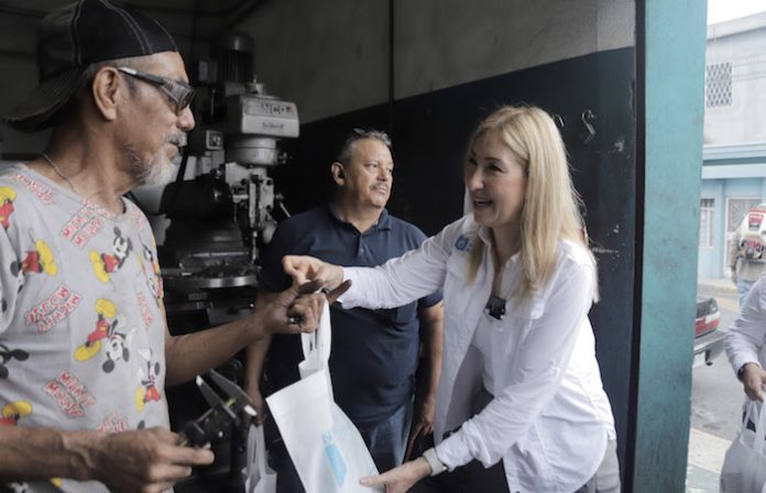 Refuerza Secretaría de Salud brigadas contra el dengue en las colonias