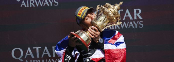 Hamilton consigue una novena victoria emotiva y récord en Silverstone por delante de Verstappen y Norris