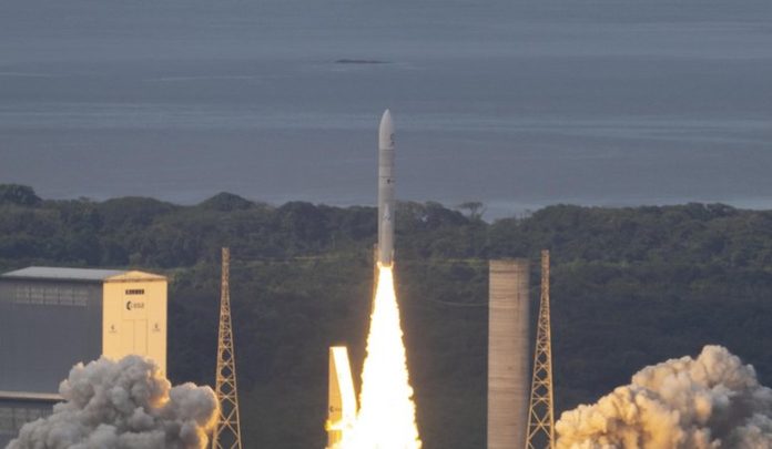 Lanzan el nuevo cohete europeo Ariane 6 desde la base espacial de Kurú en Guyana Francesa