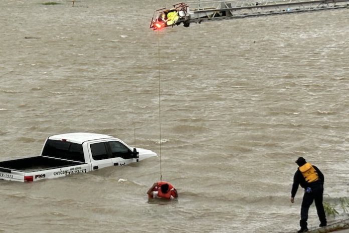 Huracán Beryl deja al menos 8 muertos a su paso por sur de EU