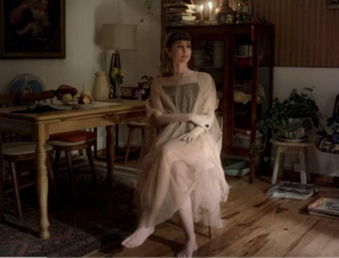 “Abanicos Negros”:Un viaje Emocional a través de los contrastes de la vida por Belén Cuturi