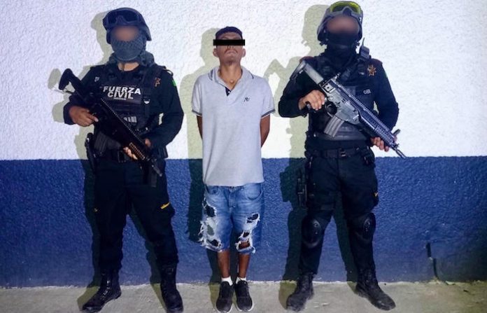 Arrestan a hombre armado y con drogas en Monterrey