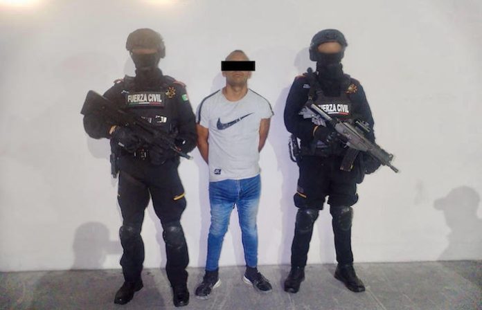 Arrestan a hombre con un arma y drogas en Escobedo