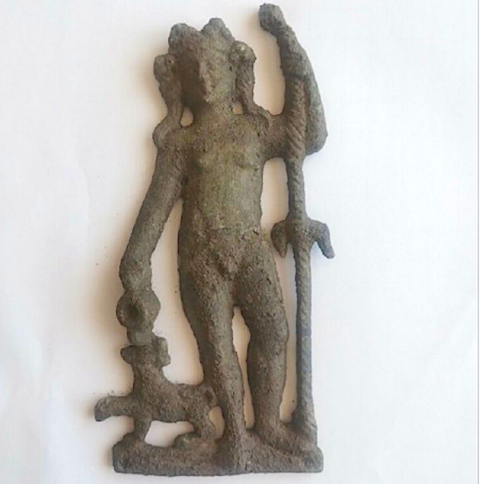 Arqueólogos encuentran en Bulgaria una figurilla antigua del dios Dionisio con una pantera