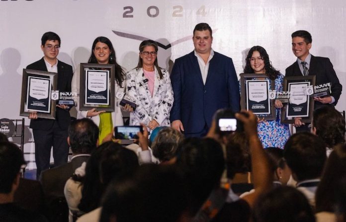 Entrega Gobierno del Estado de Nuevo León el Premio Estatal de la Juventud 2024