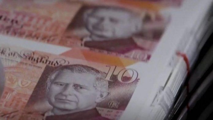 Subasta de billetes con imagen de Carlos III del Reino Unido recauda más de $1,1 millones