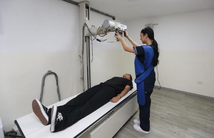 Cumple UANL 50 años capacitando a técnicos en el área de la salud