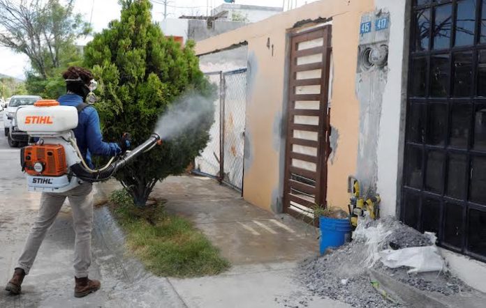 Escobedo intensifica fumigación contra garrapatas ante aumento de casos