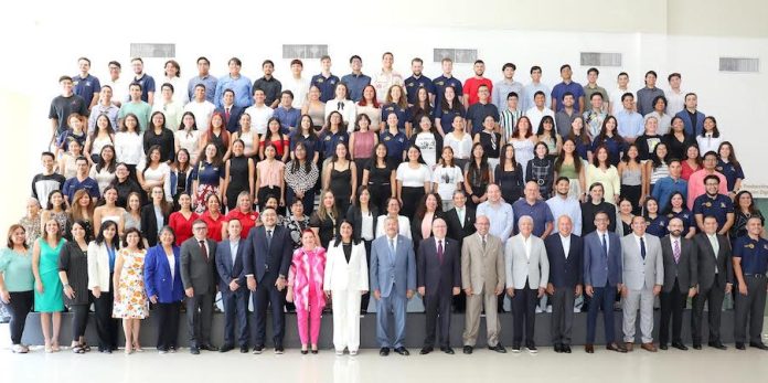 Recibe UANL estudiantes nacionales y extranjeros