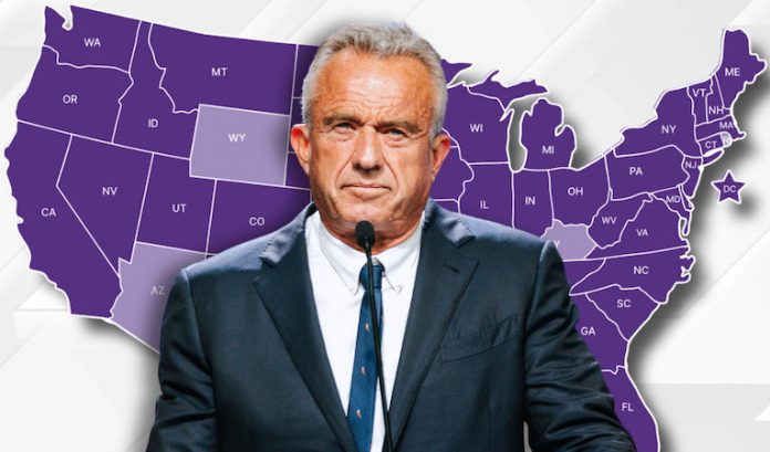 Campaña de Kennedy considera abandonar carrera presidencial y unirse a Trump