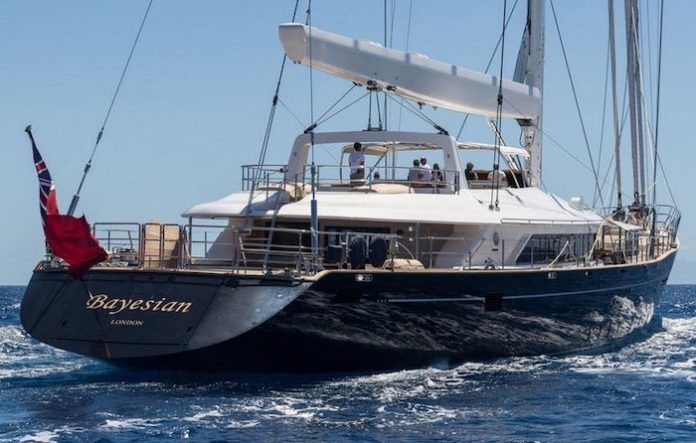 Al menos seis muertos por naufragio de un yate en Sicilia, según medios