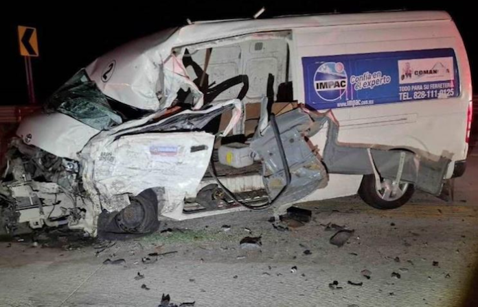 Se impacta contra tráiler y muere en Allende