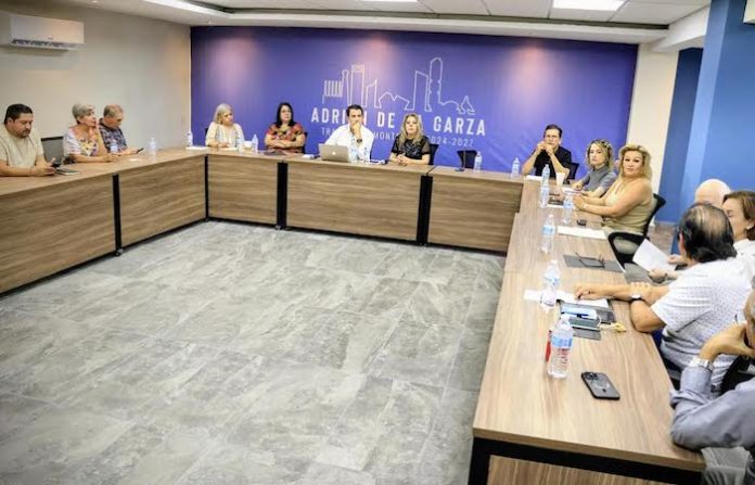 Equipo de transición de Adrián de la Garza escucha a vecinos del poniente de Monterrey