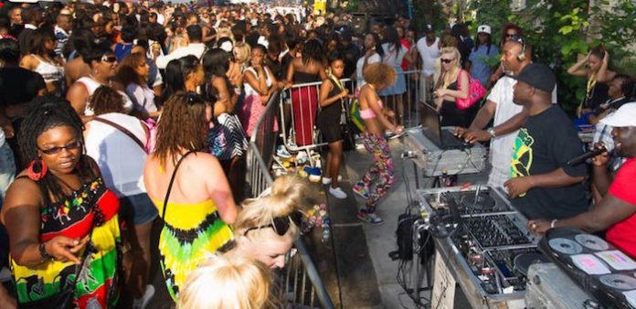 Suman casi 350 detenidos durante el Carnaval caribeño de Notting Hill en Londres