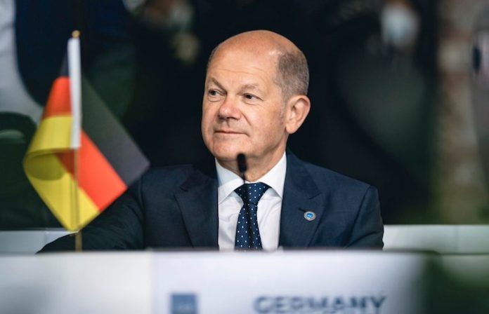 Scholz promete aumentar las deportaciones tras un brutal apuñalamiento masivo