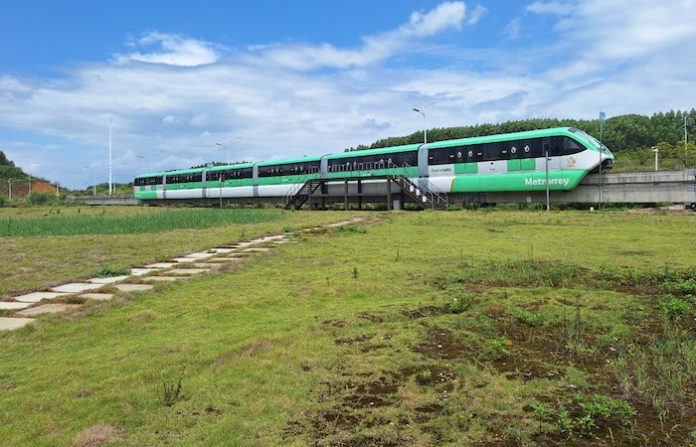 Realizan pruebas de trenes tipo monorriel que vendrán a la ciudad para Líneas 4 y 6 del metro en China