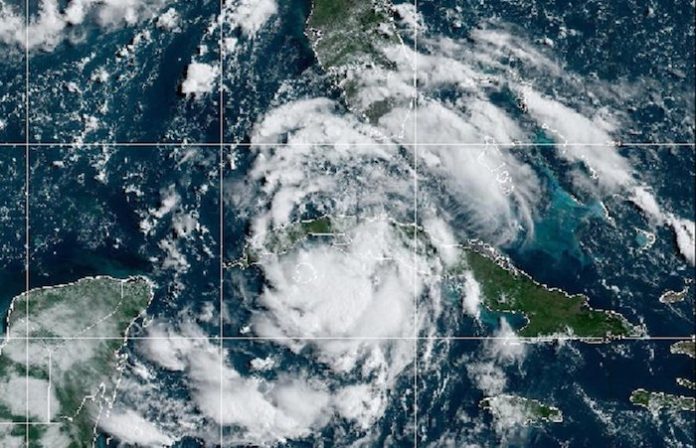 Una depresión tropical se mueve sobre Cuba acompañada de lluvias y tormentas