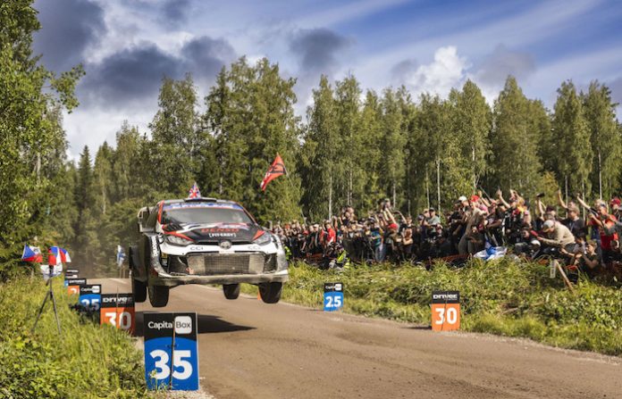 Un impresionante sábado pone a Rovanperä al mando en Finlandia