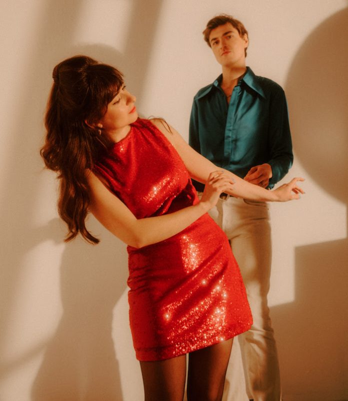 Kit Sebastian anuncia su nuevo álbum New Internationale y comparte el sencillo principal “Metropolis”