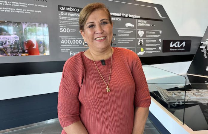 Celebra Judith Díaz producción de 2 millones de unidades de KIA en NL