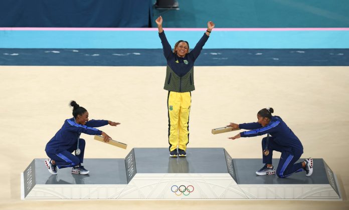 Video: Gimnasta brasileña Rebeca Andrade gana medalla de oro en suelo en Paris 2024