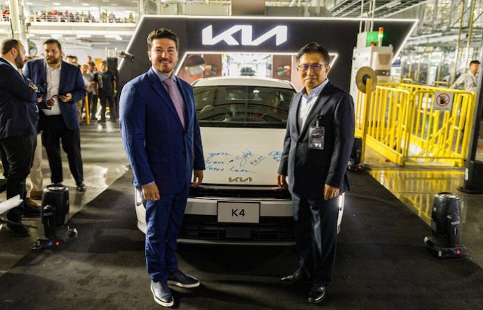 Logra KIA unidad dos millones en NL; Presenta Gobernador nuevo auto K4