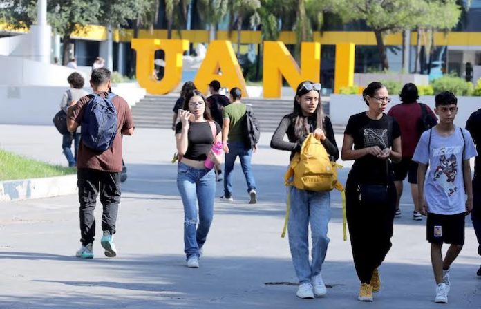 Arranca nuevo semestre en UANL con 220 mil alumnos
