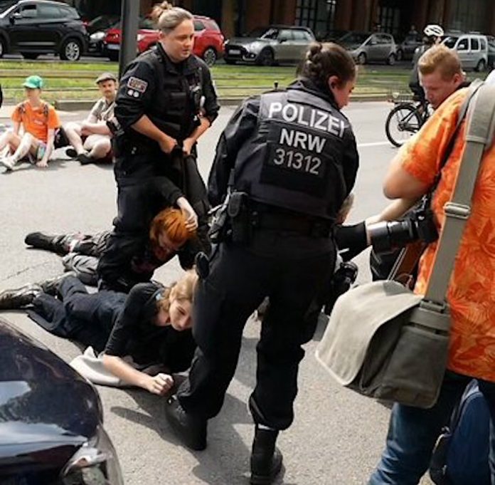 Seguidores de Última Generación en Austria pagarán multas de decenas de miles de euros